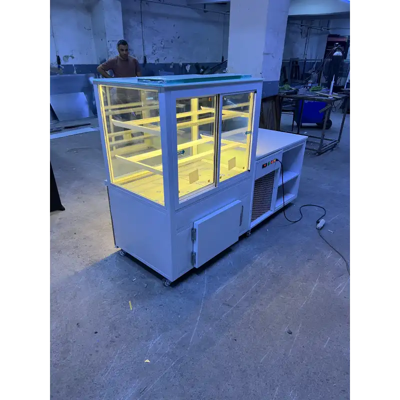 Banko ve Pasta Dolabı