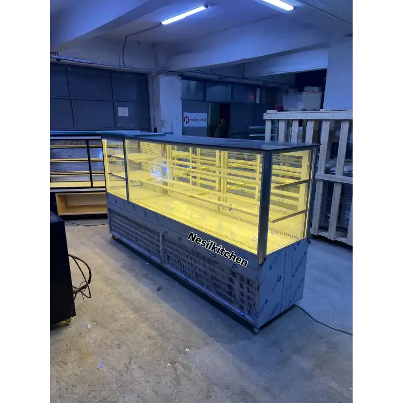 Meşrubat ve Pasta Dolabı