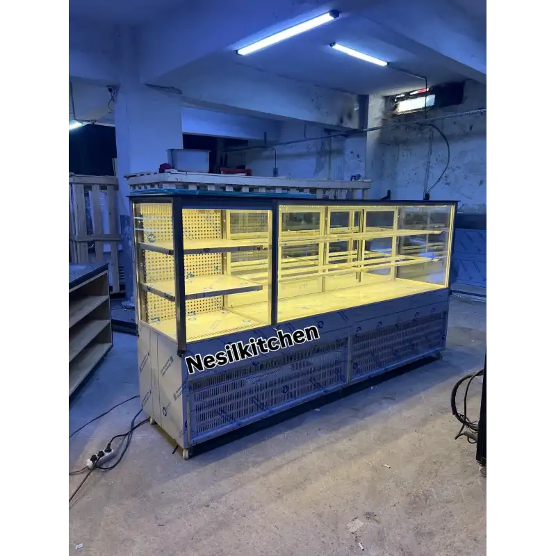 Meşrubat ve Pasta Dolabı
