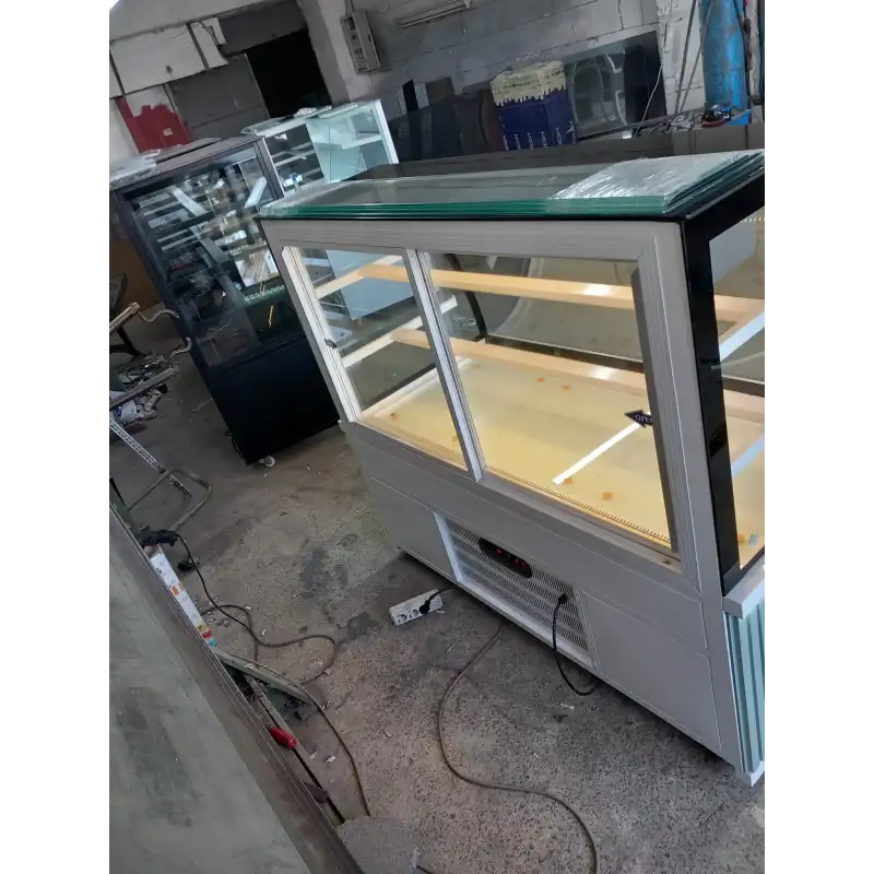 Tatlı ve Pasta Dolabı
