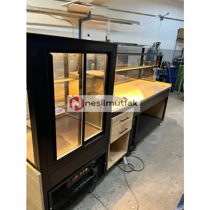 Börek Tezgahı ve Pasta Tatlı Dolabı