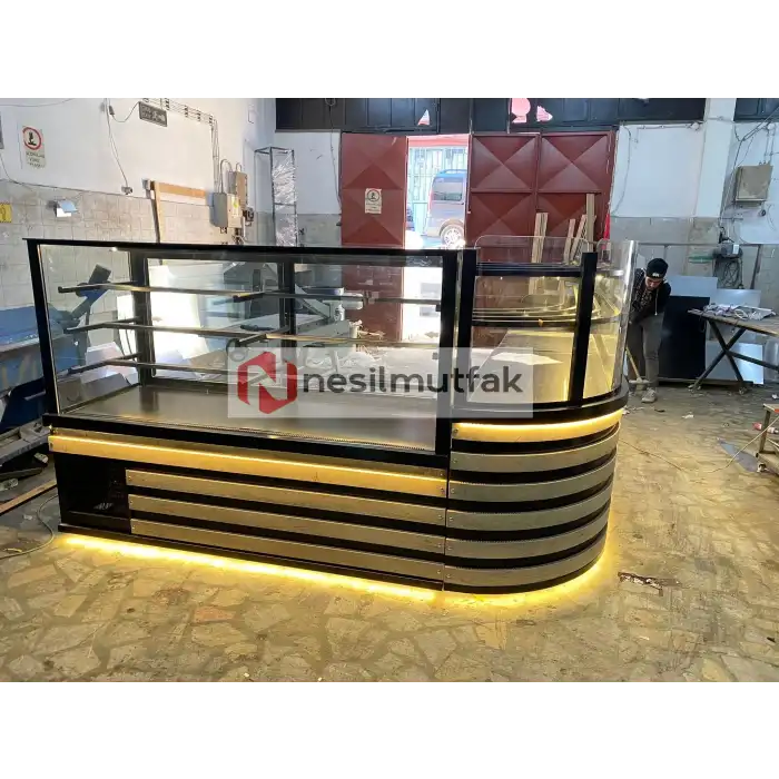 Böreklik Baklava Tezgahı ve Pasta Dolabı Ahşap Dekorlu