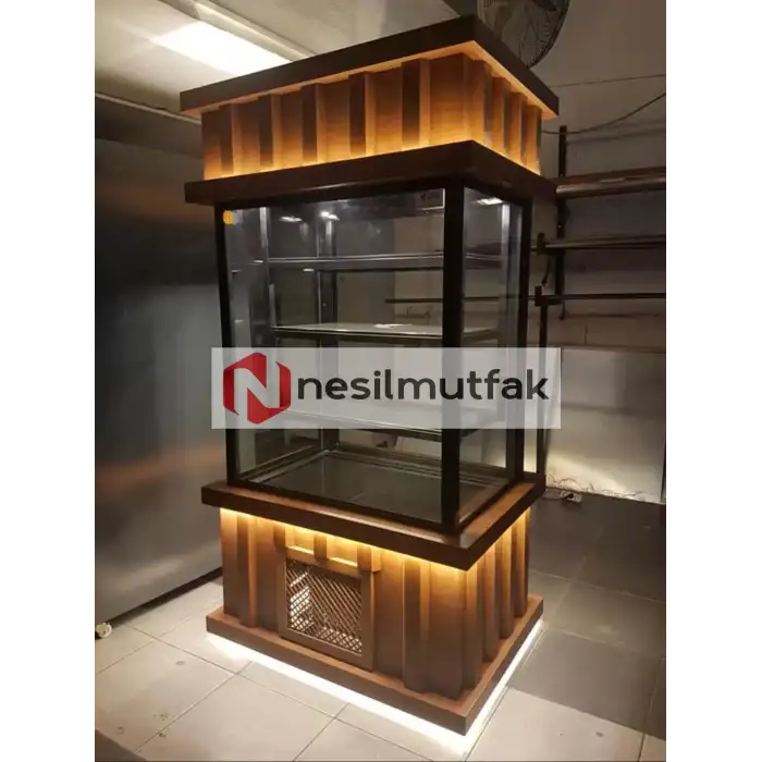 Dik Model Ahşap Dekorlu Pasta Dolabı