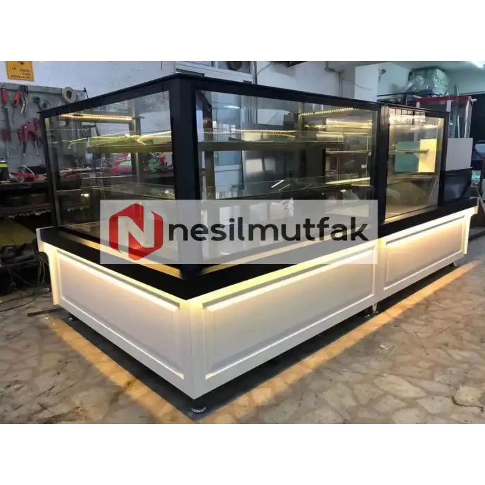 Pasta Dolabı Beyaz Ahşap Dekorlu