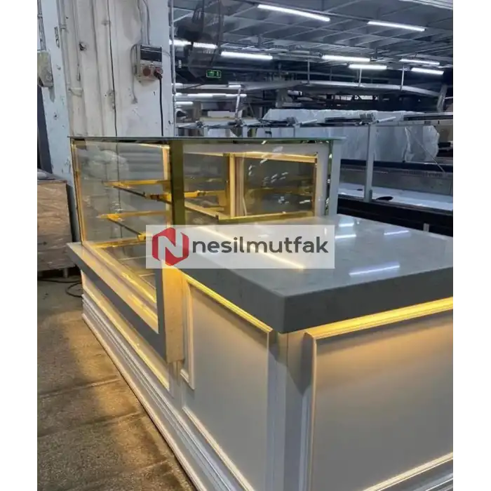 Pasta Dolabı Beyaz Dekor ve Çalışma Tezgahlı