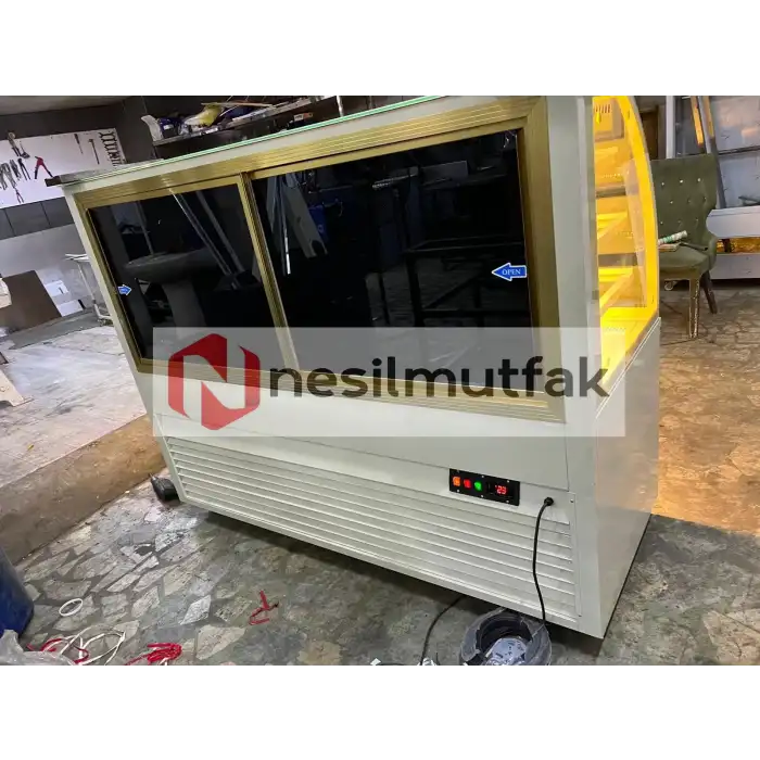 Pasta Tatlı Dolabı Bombe Camlı