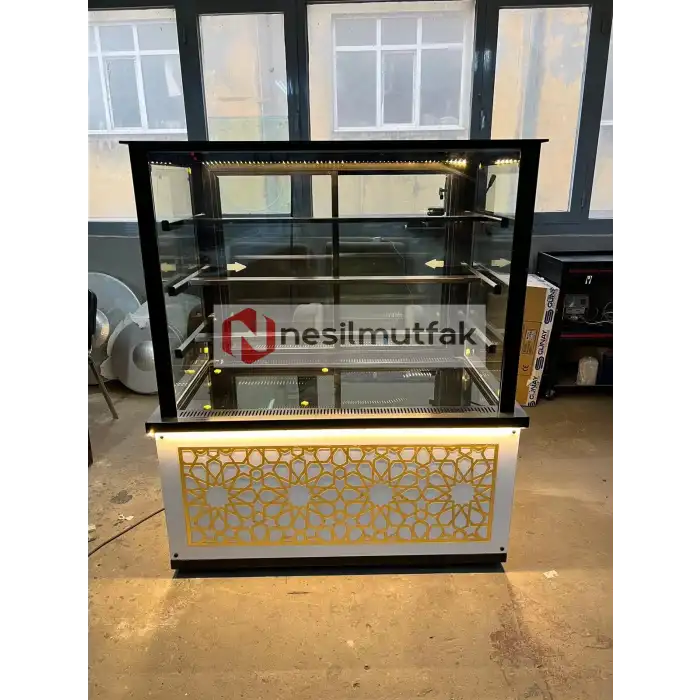 Pasta Tatlı Dolabı Dekorlu