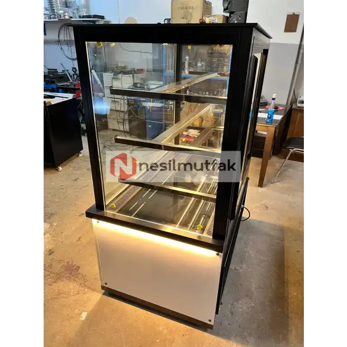 Pasta Tatlı Dolabı Dekorlu