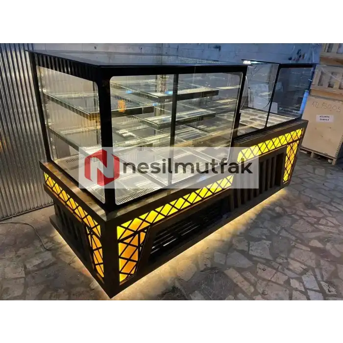 Pasta Tatlı Dolabı ve Kahvaltı Bölümü