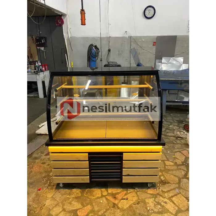 Pasta Teşhir Dolabı Ahşap Dekorlu