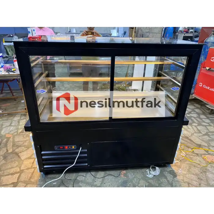 Pasta Teşhir Dolabı Beyaz Ahşap Model