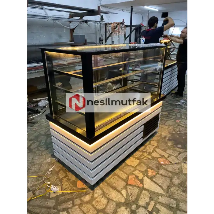 Pasta Teşhir Dolabı Beyaz Ahşap Model