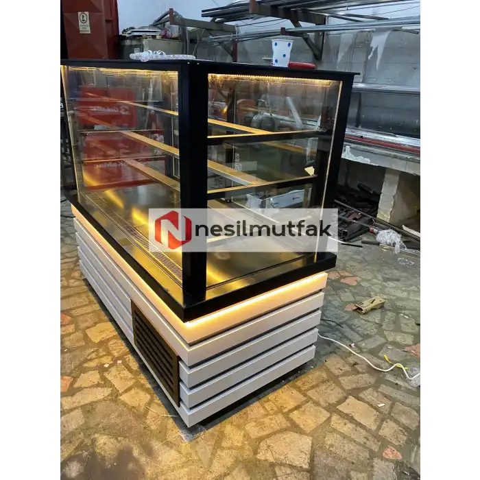 Pasta Teşhir Dolabı Beyaz Ahşap Model