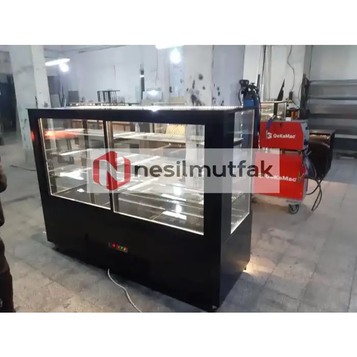 Pasta Teşhir Dolabı Ön Ahşap Dekorlu