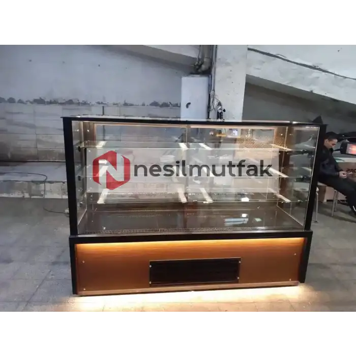 Pasta Teşhir Dolabı Ön Ahşap Dekorlu