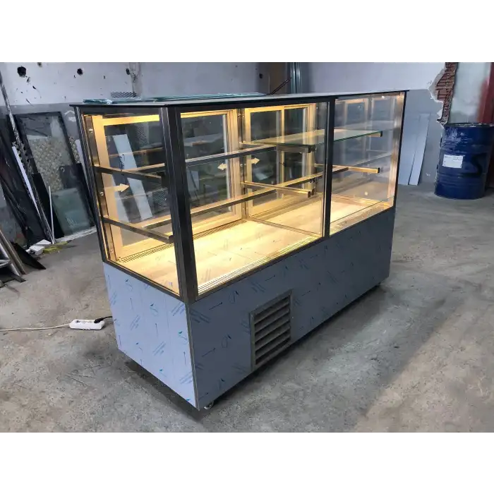 PASLANMAZ PASTA VE TATLI DOLABI