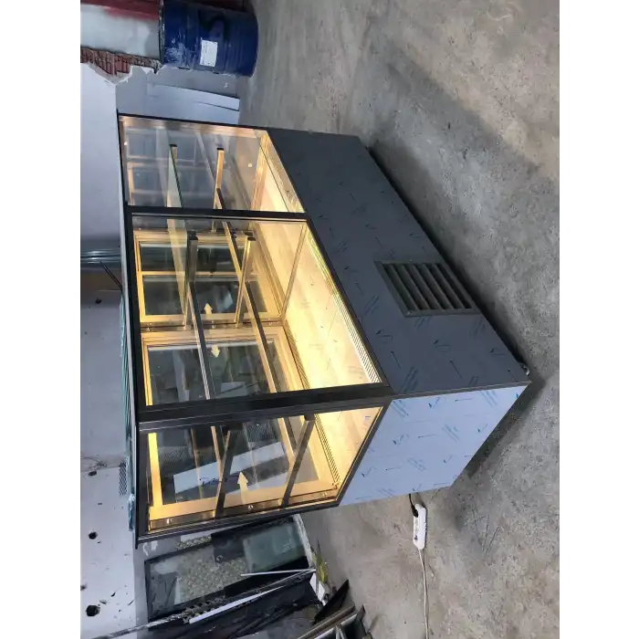 PASLANMAZ PASTA VE TATLI DOLABI