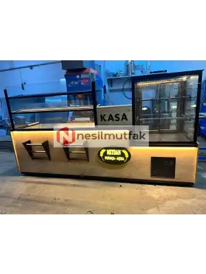 Börek Tezgahı ve Pasta Tatlı Dolabı