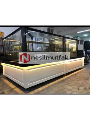 Pasta Dolabı Beyaz Ahşap Dekorlu