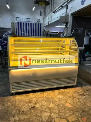 Pasta Tatlı Dolabı Bombe Camlı