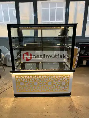 Pasta Tatlı Dolabı Dekorlu