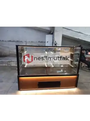 Pasta Teşhir Dolabı Ön Ahşap Dekorlu