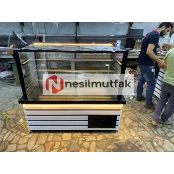 Pasta Teşhir Dolabı Beyaz Ahşap Model