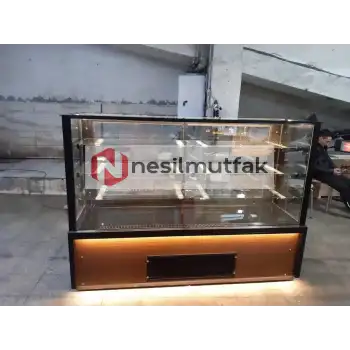 Pasta Teşhir Dolabı Ön Ahşap Dekorlu