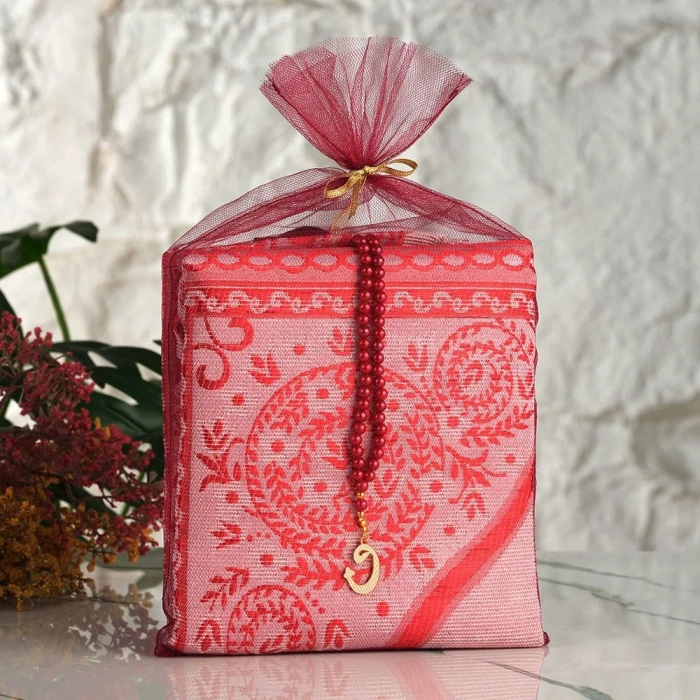 Tül Kese İçerisinde Bordo Renkli Seccade ve Tesbih