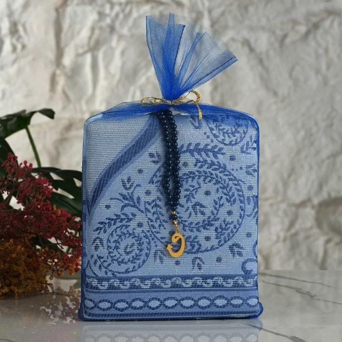 Tül Kese İçerisinde Saks Mavisi Renkli Seccade ve Tesbih