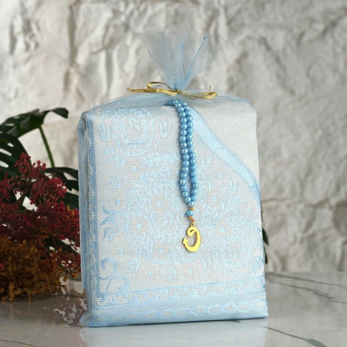 Tül Kese İçerisinde Mavi Renkli Seccade ve Tesbih