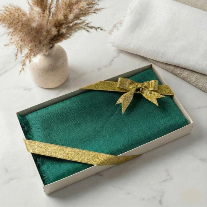 Hediyelik Kutuda Zümrüt Renkli Flamlı Pamuk Eşarp