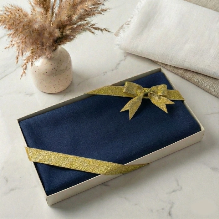 Hediyelik Kutuda Lacivert Renkli Flamlı Pamuk Eşarp