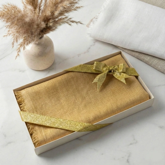 Hediyelik Kutuda Gold Renkli Flamlı Pamuk Eşarp