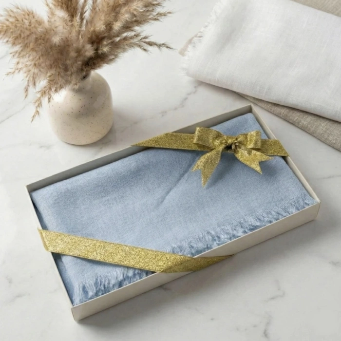 Hediyelik Kutuda Mavi Renkli Flamlı Pamuk Eşarp