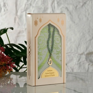 İsme Özel Dikey Kutu İçerisinde Zümrüt Renkli Seccade ve Tesbih