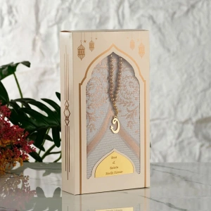 İsme Özel Dikey Kutu İçerisinde Gold Renkli Seccade ve Tesbih