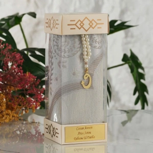 İsme Özel Silindir Kutu İçerisinde Krem Renkli Seccade ve Tesbih