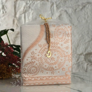 Tül Kese İçerisinde Gold Renkli Seccade ve Tesbih