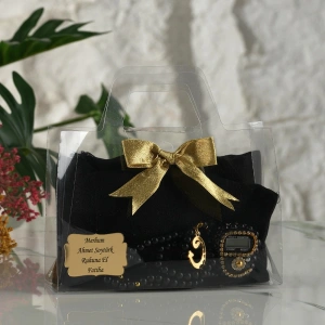 Asetat Çanta İçerisinde İsme Özel Siyah Renkli Eşarp, Tesbih ve Zikirmatik Seti