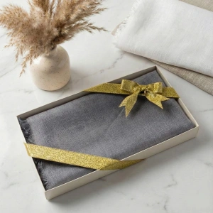 Hediyelik Kutuda Gri Renkli Flamlı Pamuk Eşarp