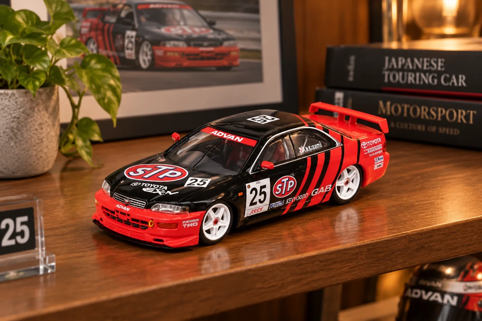 Lisanslı 1:64 Toyota Corona 1995 Model Araba
