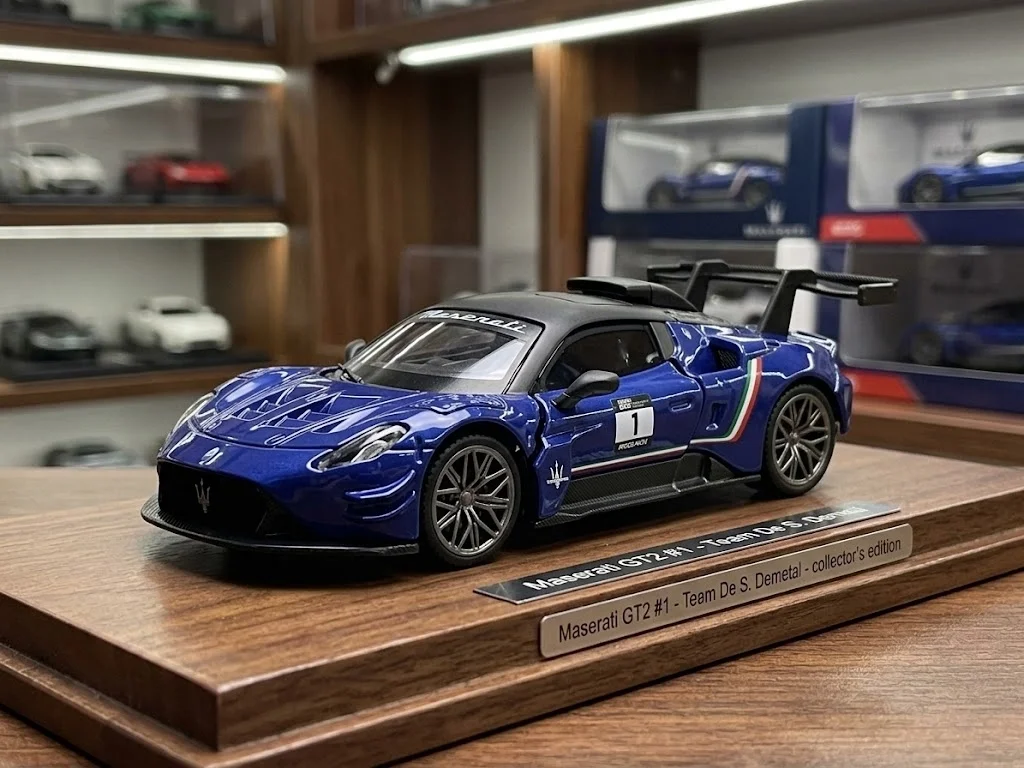 Lisanslı 1:24 Maserati GT2 Metal Model Araba
