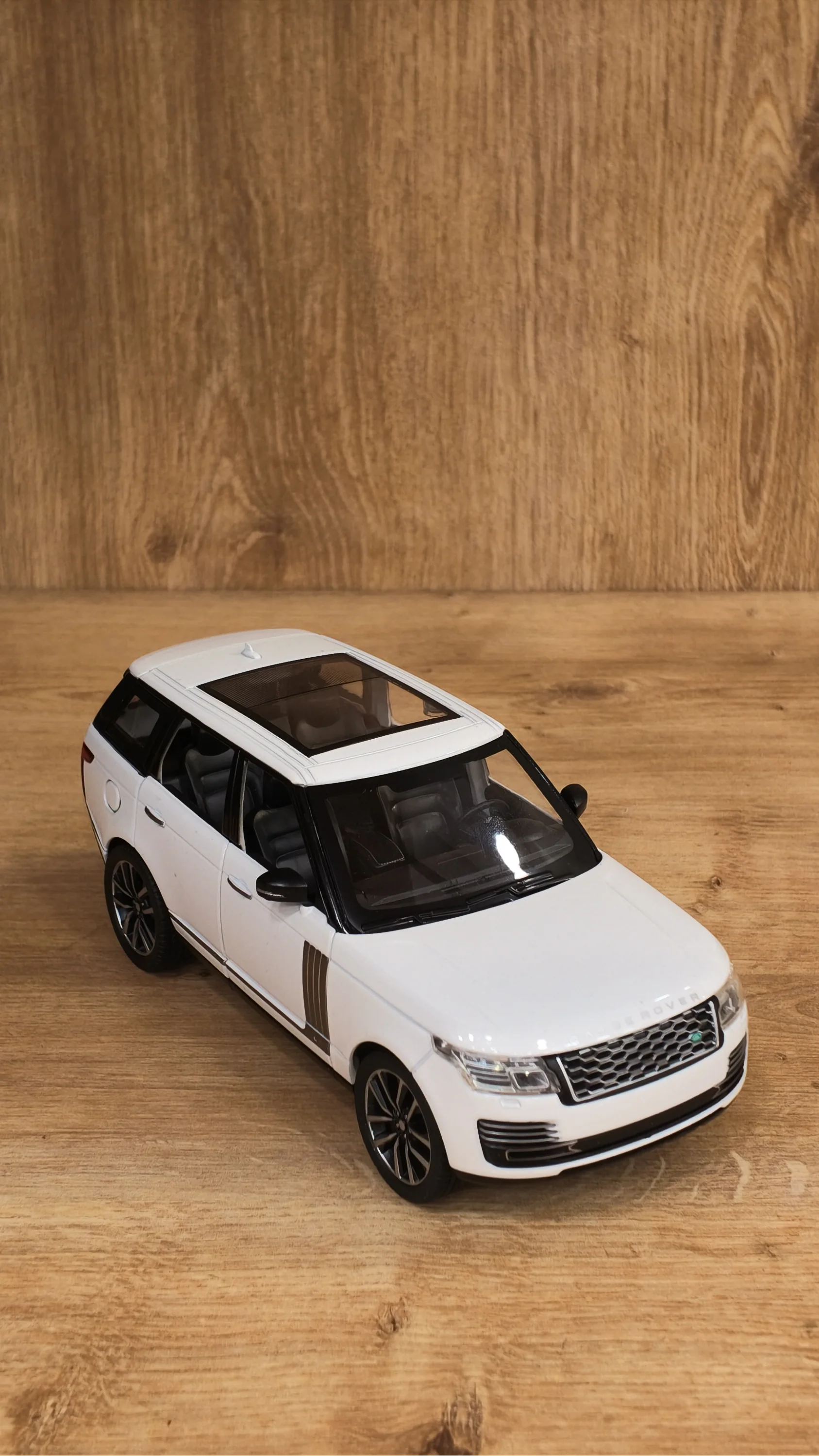 Lisanslı 1:24 Range Rover Fifty 50.Yıl Metal Model Araba