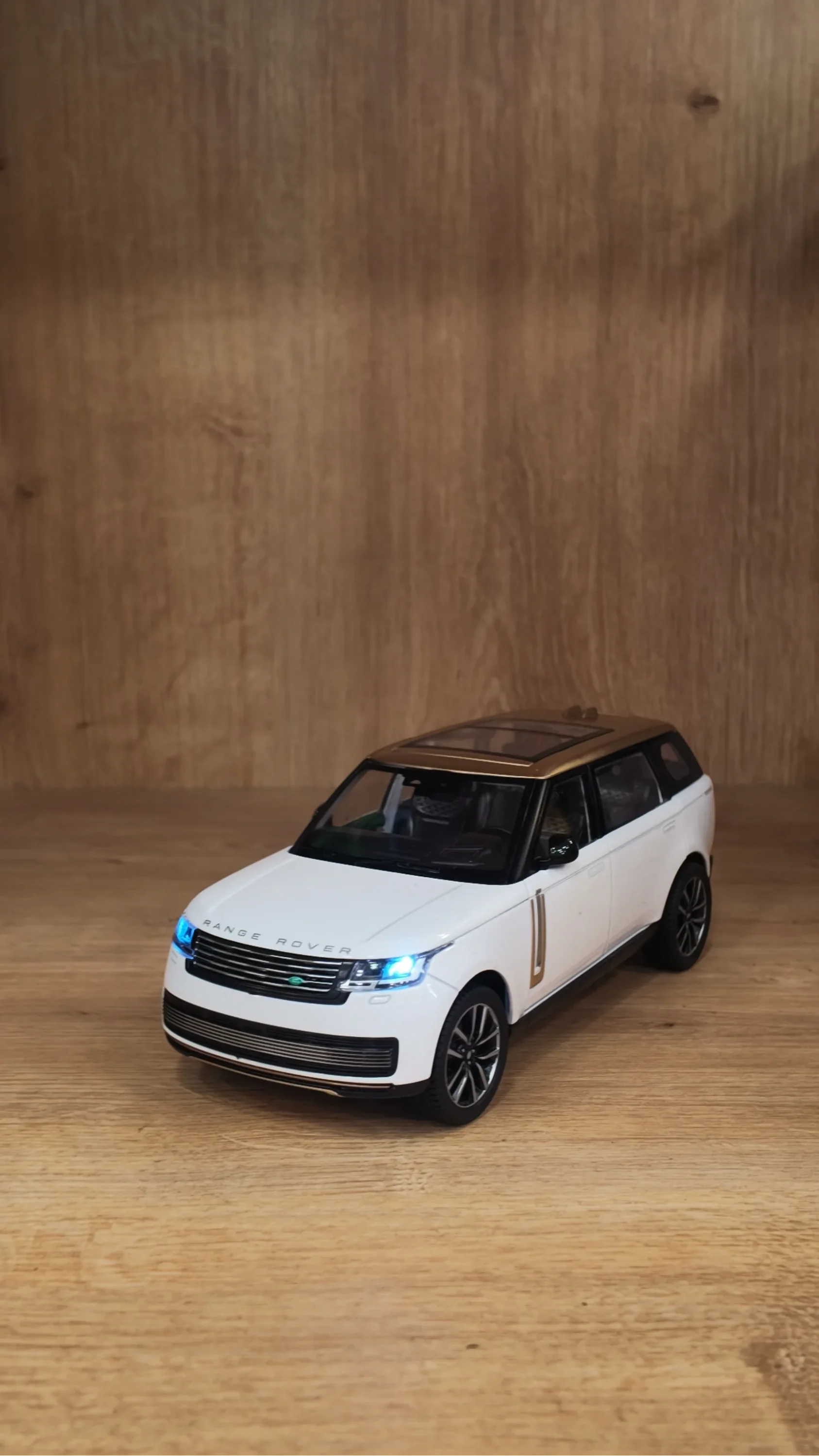 Lisanslı Range Rover 1:24 Model Araba