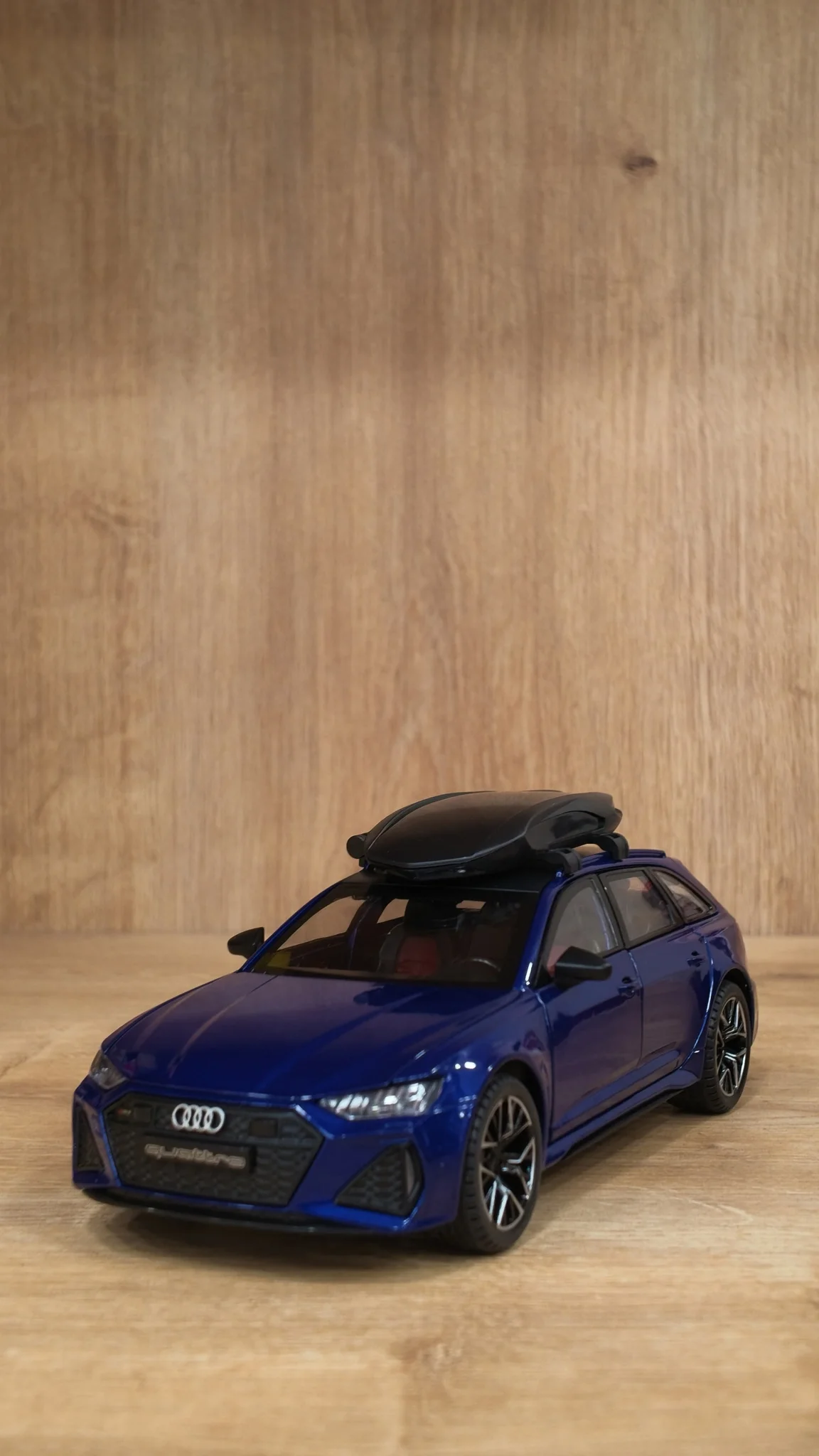Audi RS 6 Avant C8 1:24 Metal Model Araba
