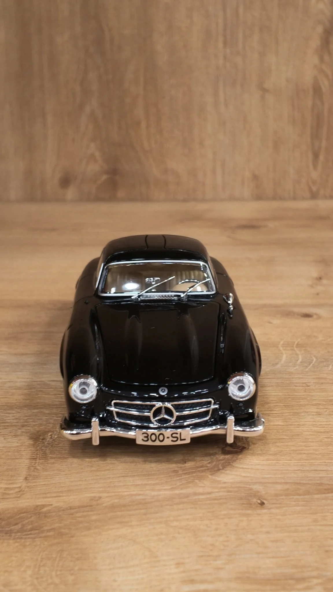Mercedes-Benz 300 SL Gullwing W198 1:24 Metal Model Araba