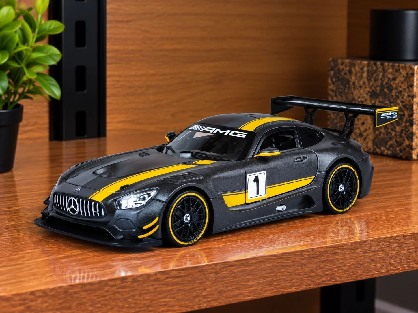 Lisanslı 1:24 Mercedes-AMG GT3 Metal Model Araba