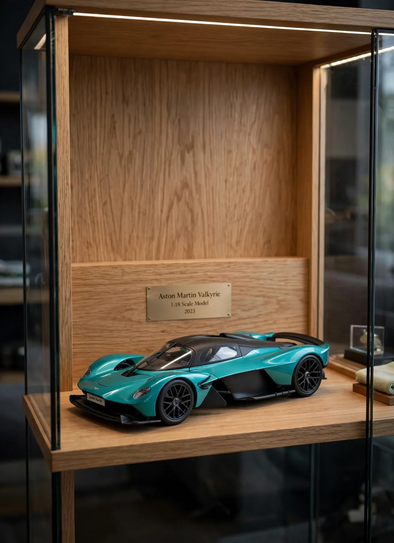 Lisanslı 1:18 2022 Aston Martin Valkyrie Model Araba