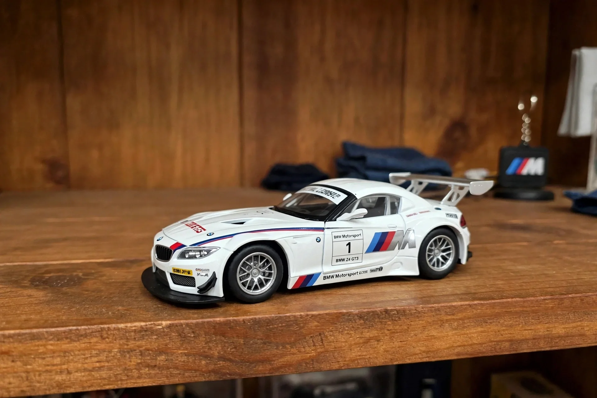Lisanslı 1:24 BMW Z4 GT3 Model Araba